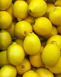 Juego de beber medio limon un limon